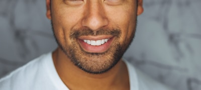 DB电竞客服与运营团队正在认真工作的场景