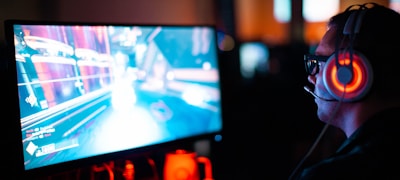 英雄联盟游戏角色亚索在召唤师峡谷中的精彩战斗画面